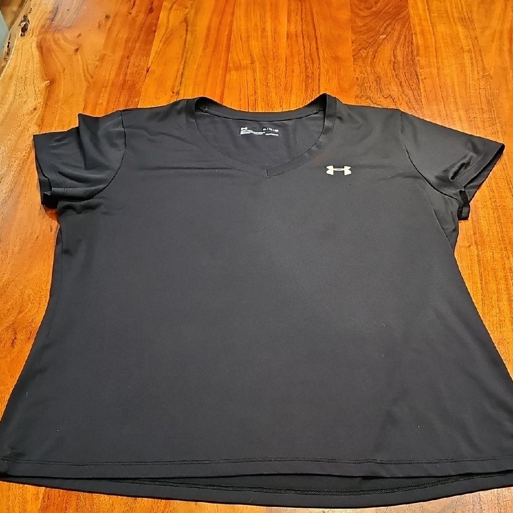 Under Armour Women's Black V-Neck Top